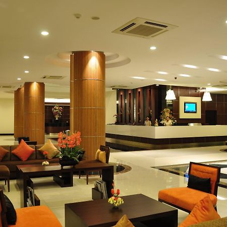 August Suites Pattaya Bagian luar foto