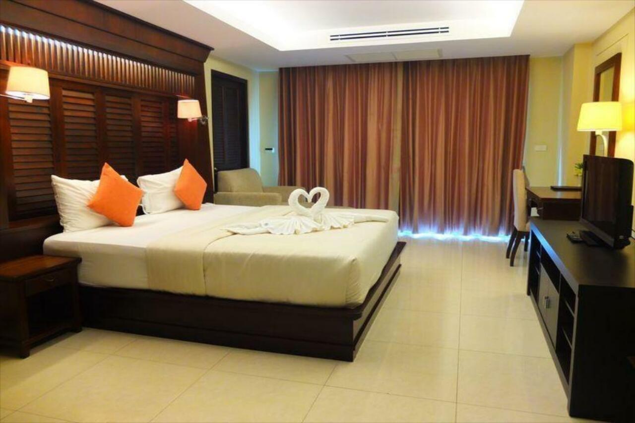 August Suites Pattaya Bagian luar foto