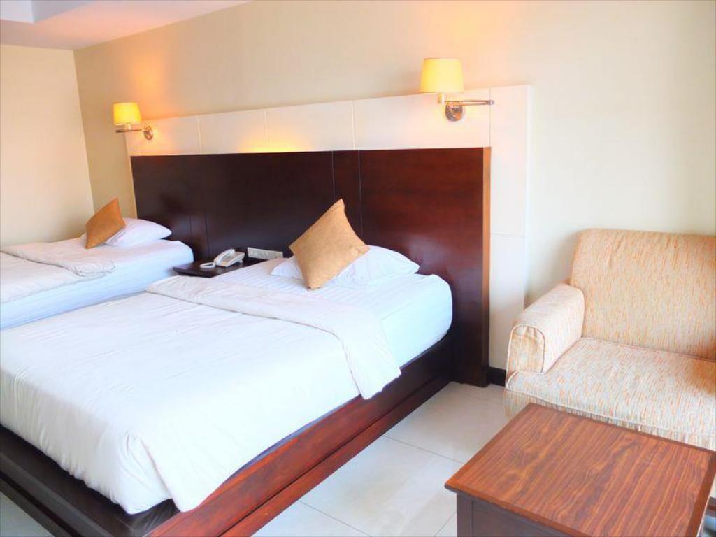 August Suites Pattaya Bagian luar foto