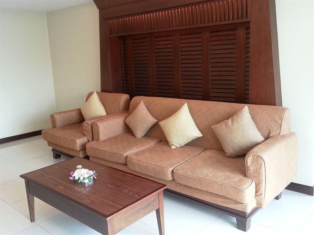 August Suites Pattaya Bagian luar foto