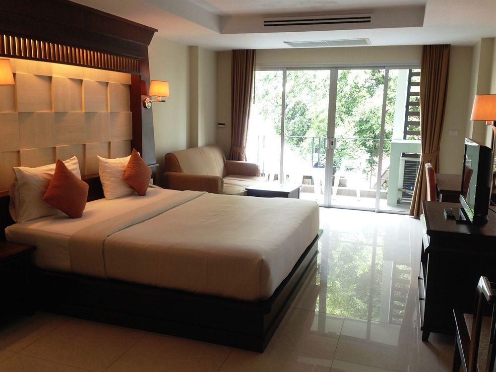 August Suites Pattaya Bagian luar foto