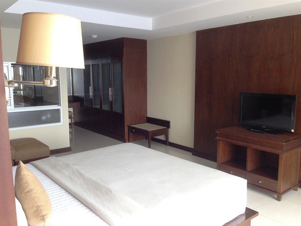 August Suites Pattaya Bagian luar foto