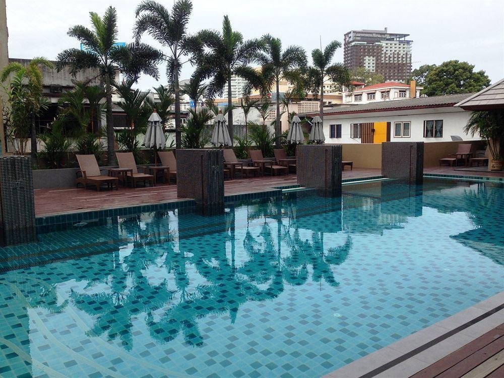August Suites Pattaya Bagian luar foto