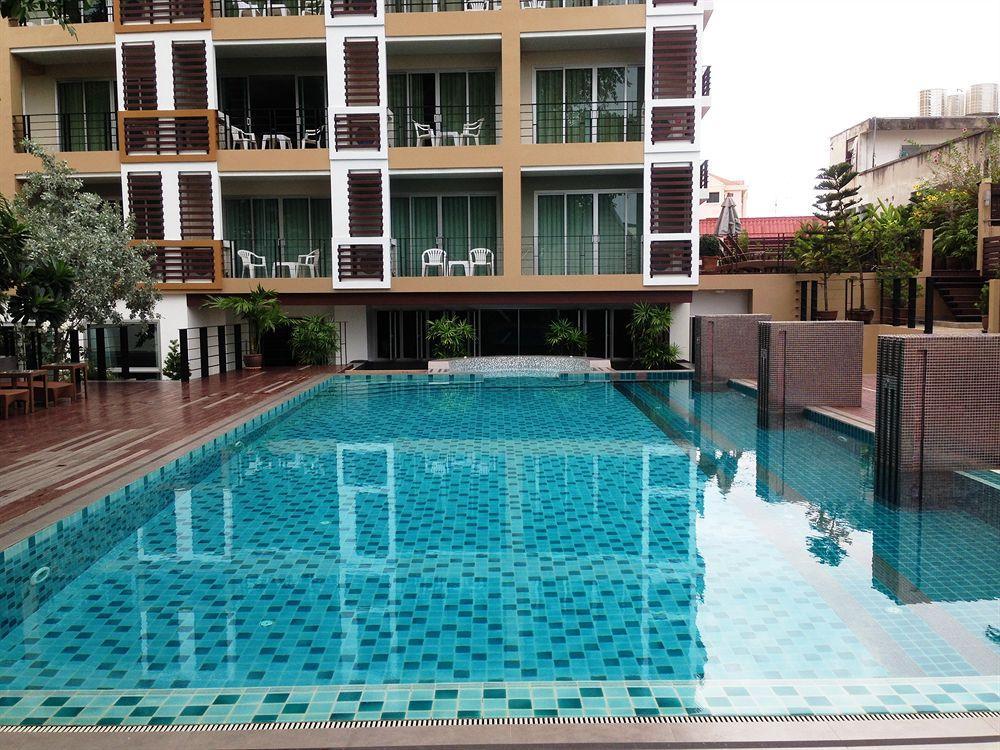 August Suites Pattaya Bagian luar foto
