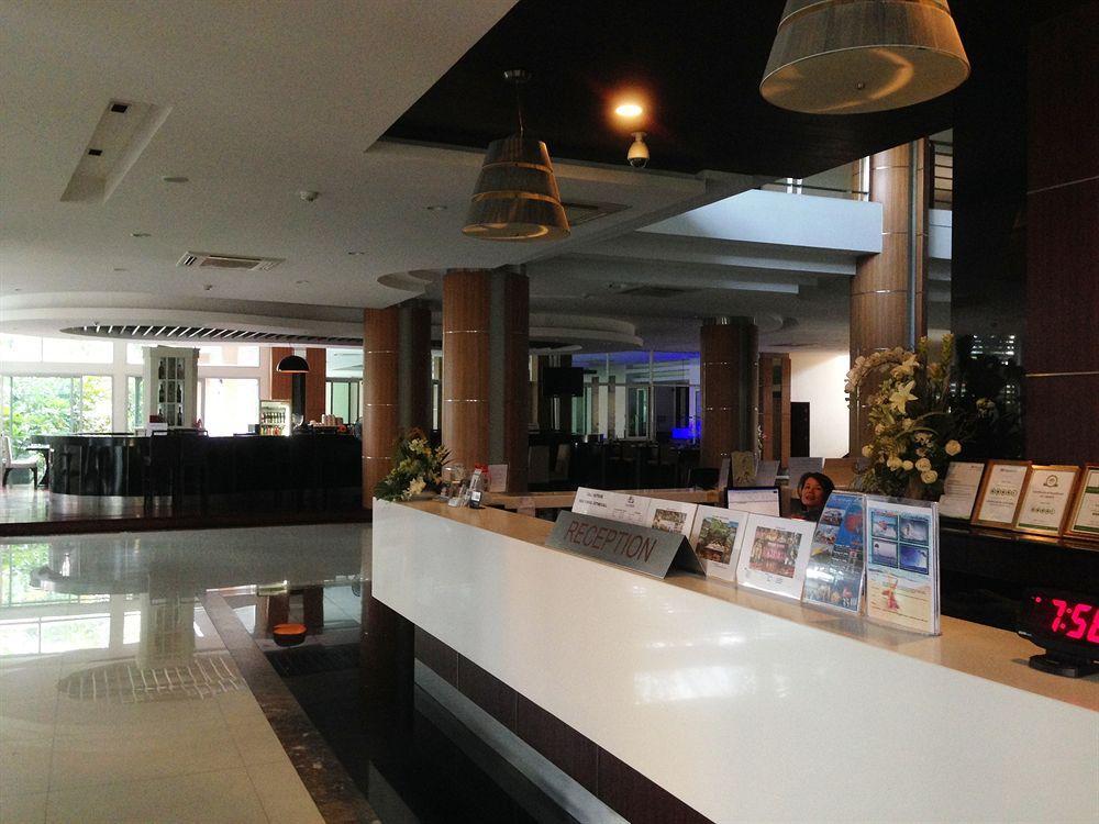 August Suites Pattaya Bagian luar foto