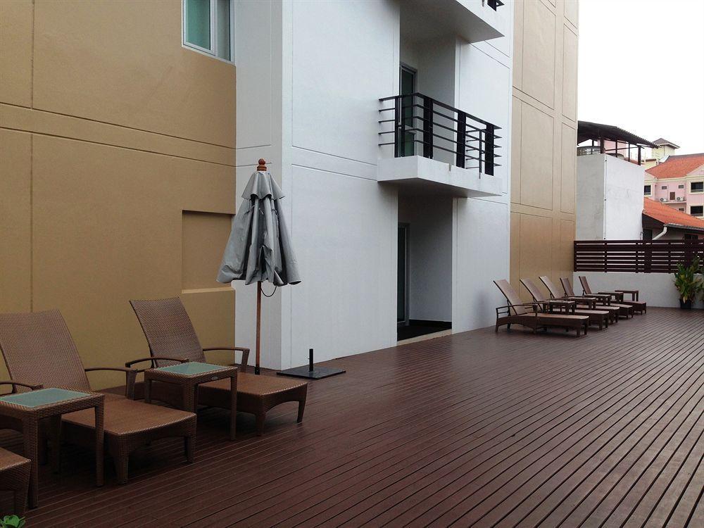 August Suites Pattaya Bagian luar foto