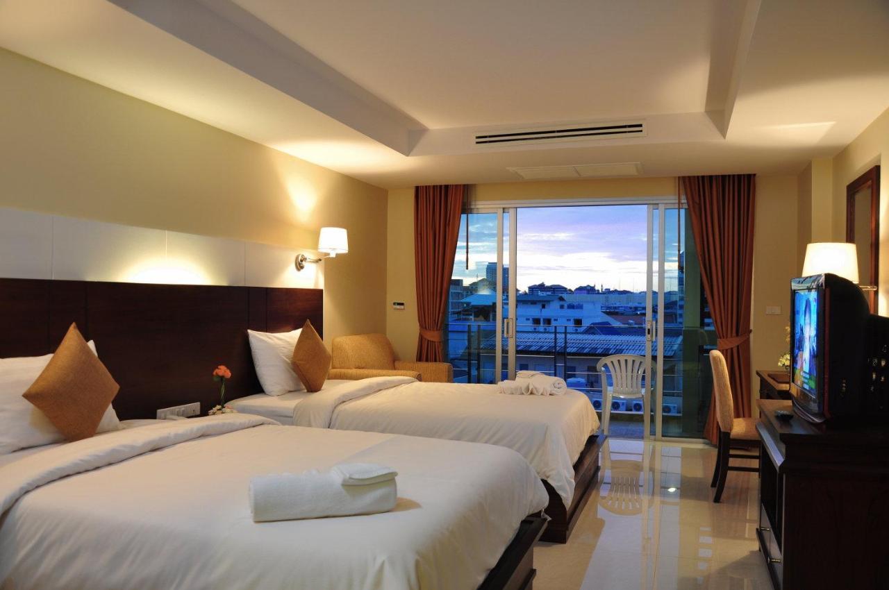 August Suites Pattaya Bagian luar foto